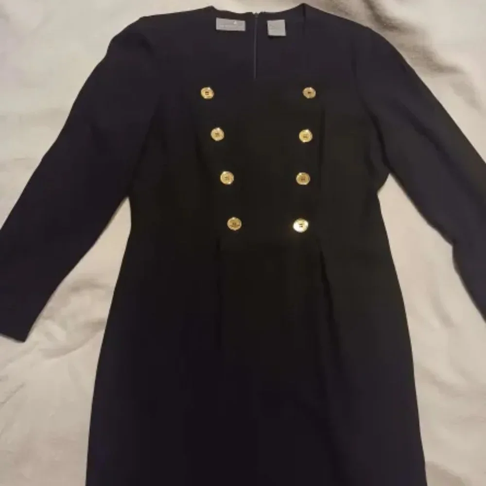 Womans's Dress - Picture 2 of 8